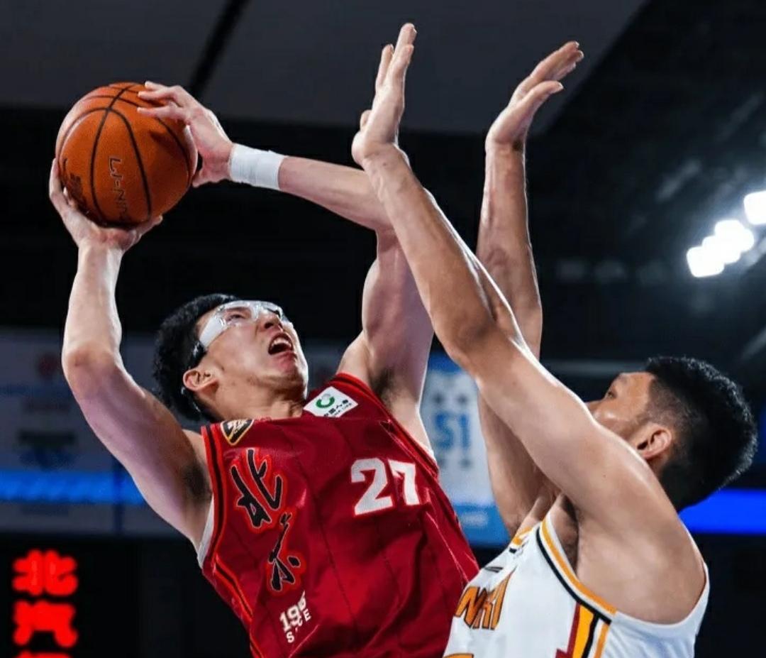 深圳男篮迎NBA总决赛关键赛，今夜手感冰凉，悬念犹存，年轻球员得到机会的简单介绍-开云体育